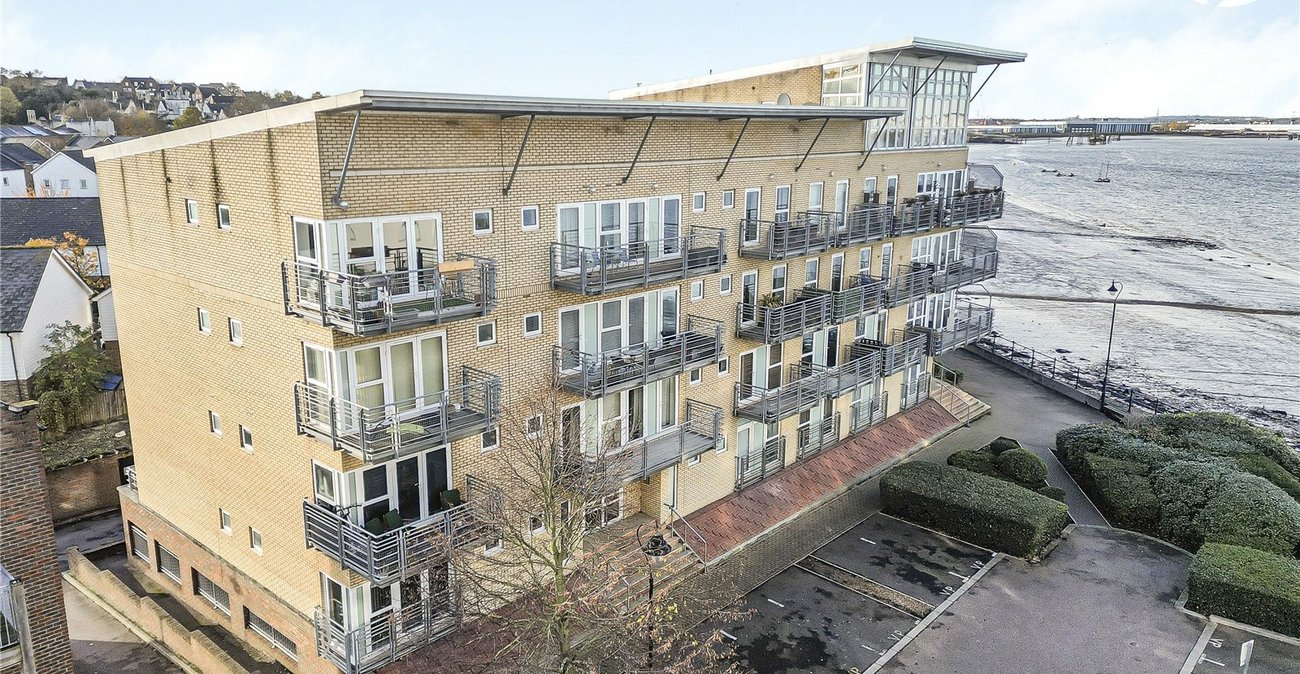 1 bedroom property for sale in Greenhithe | Robinson Jackson