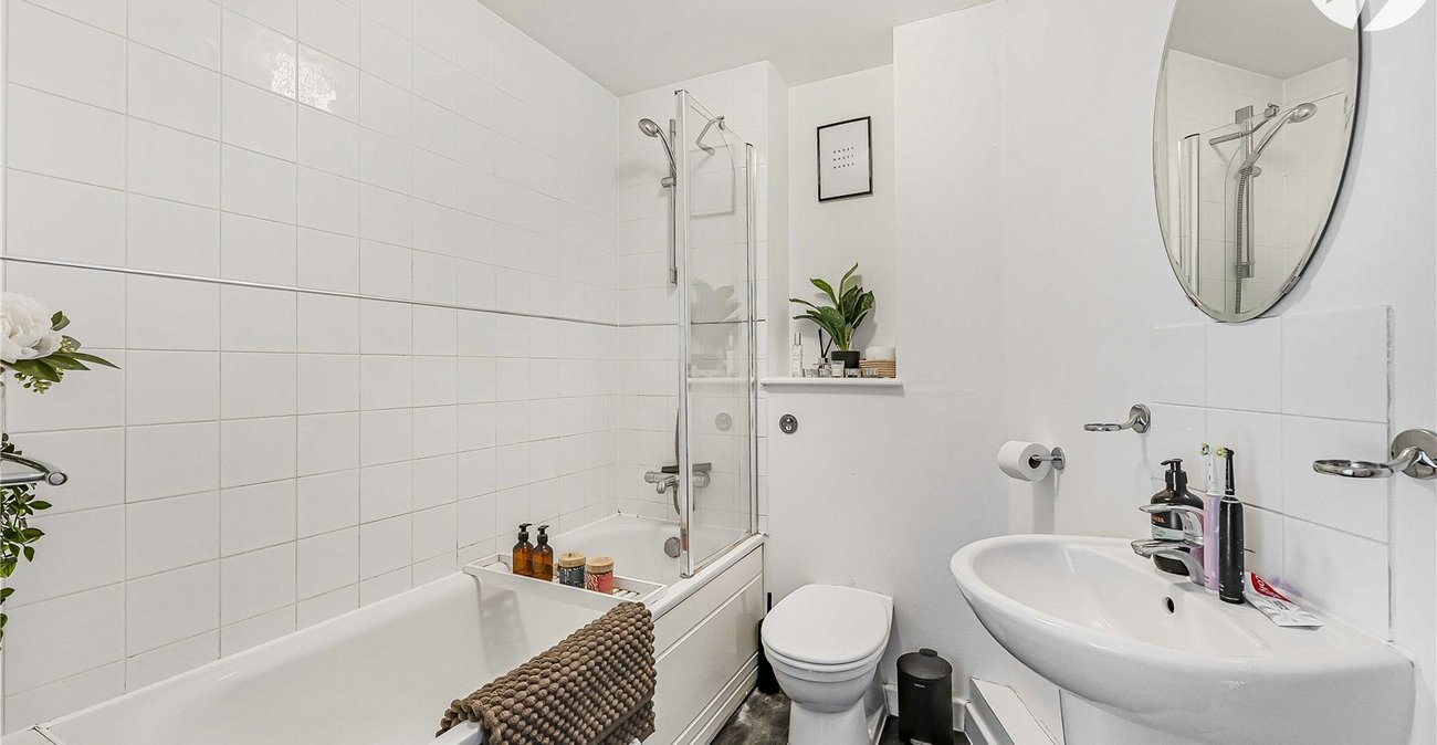 1 bedroom property for sale in Greenhithe | Robinson Jackson