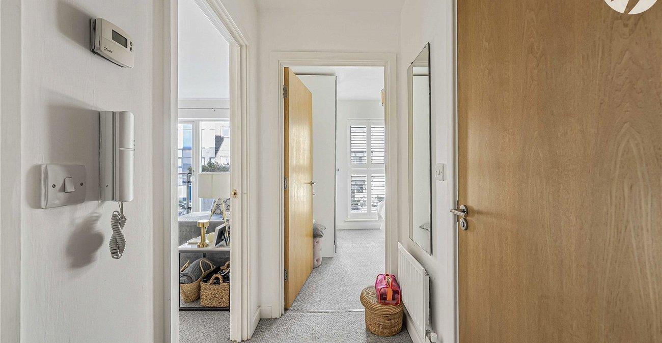 1 bedroom property for sale in Greenhithe | Robinson Jackson