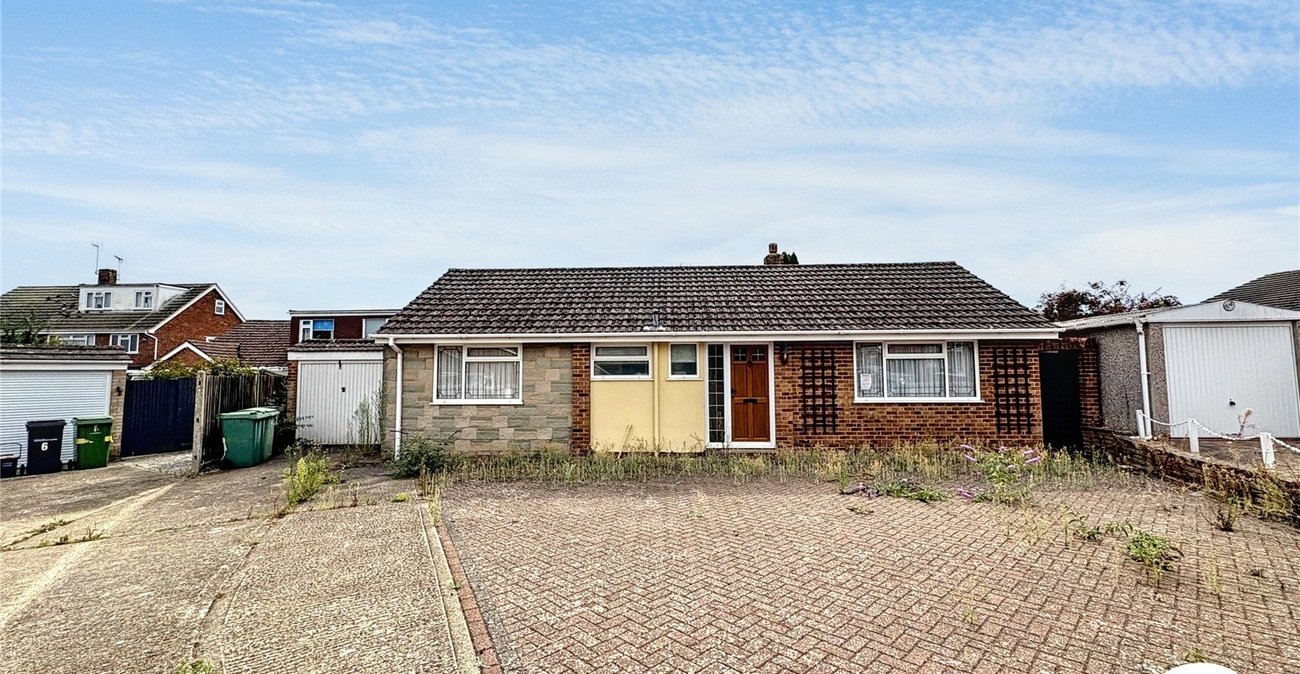 2 bedroom bungalow for sale in Maidstone | Robinson Michael & Jackson