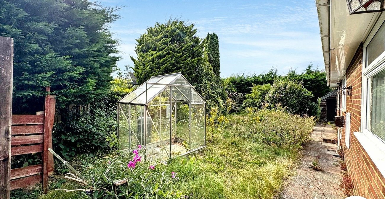 2 bedroom bungalow for sale in Maidstone | Robinson Michael & Jackson