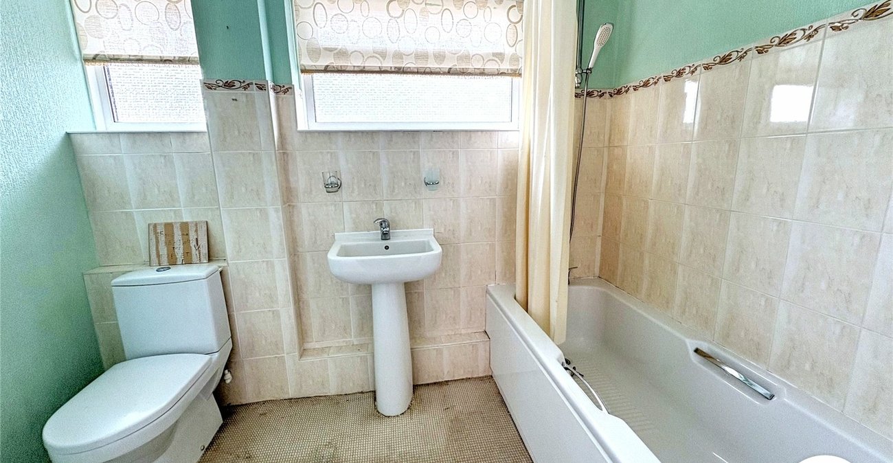 2 bedroom bungalow for sale in Maidstone | Robinson Michael & Jackson