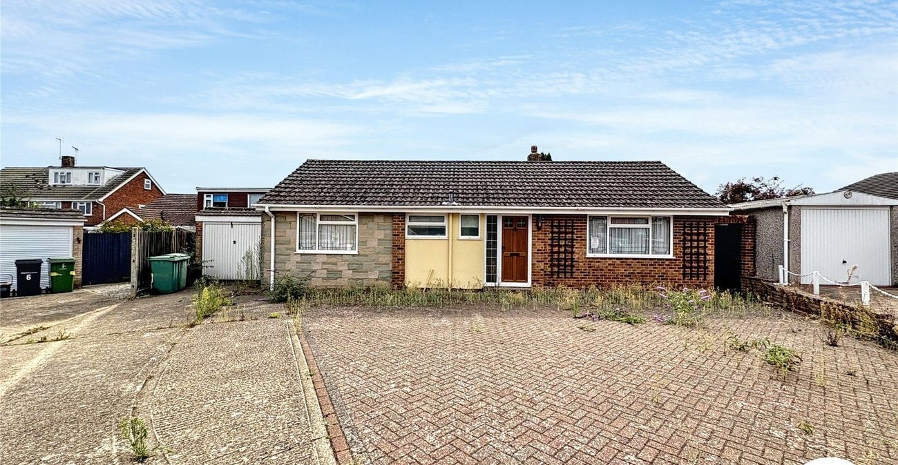 2 bedroom bungalow for sale in Maidstone | Robinson Michael & Jackson