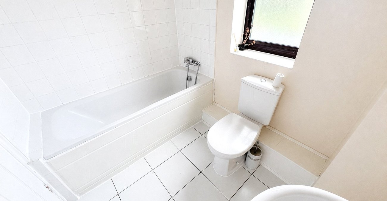 2 bedroom property for sale in London | Robinson Jackson