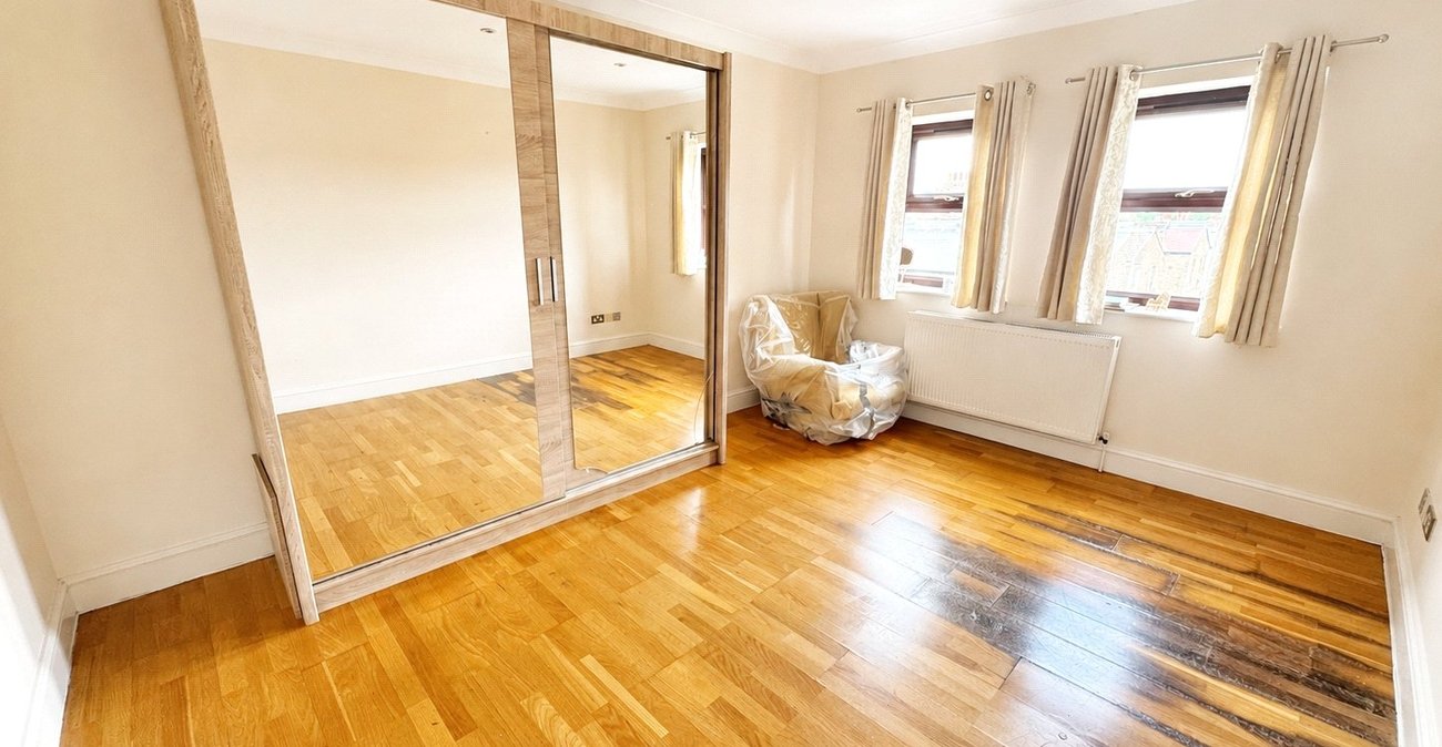 2 bedroom property for sale in London | Robinson Jackson