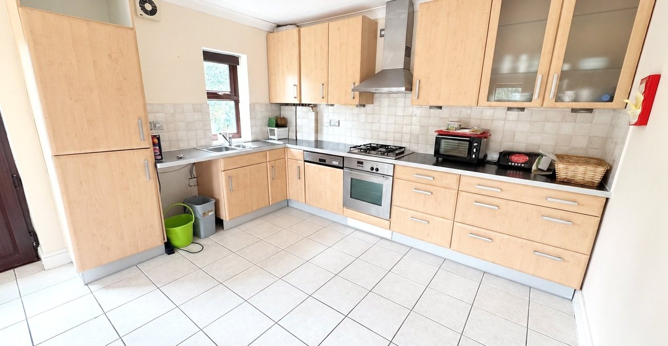 2 bedroom property for sale in London | Robinson Jackson