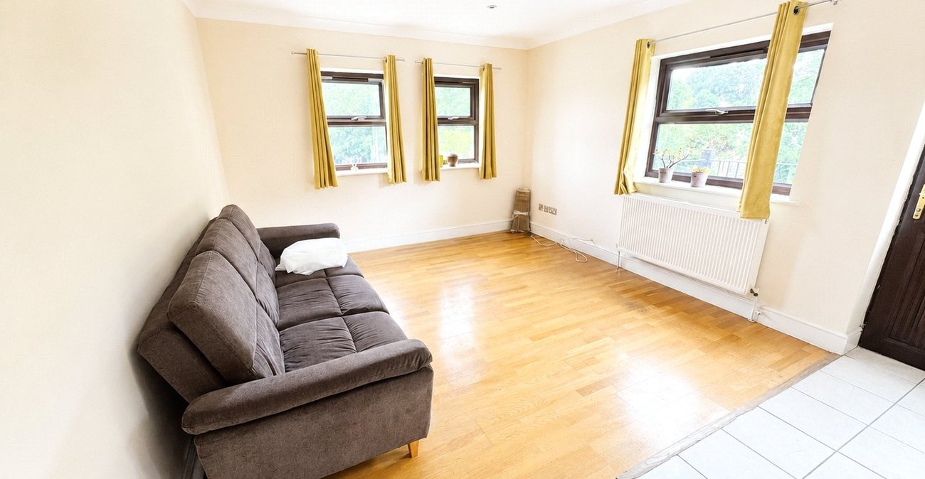 2 bedroom property for sale in London | Robinson Jackson