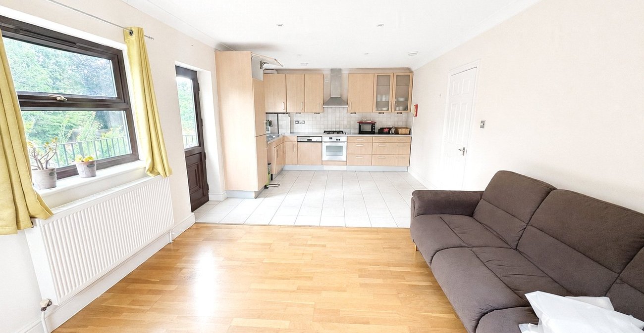 2 bedroom property for sale in London | Robinson Jackson