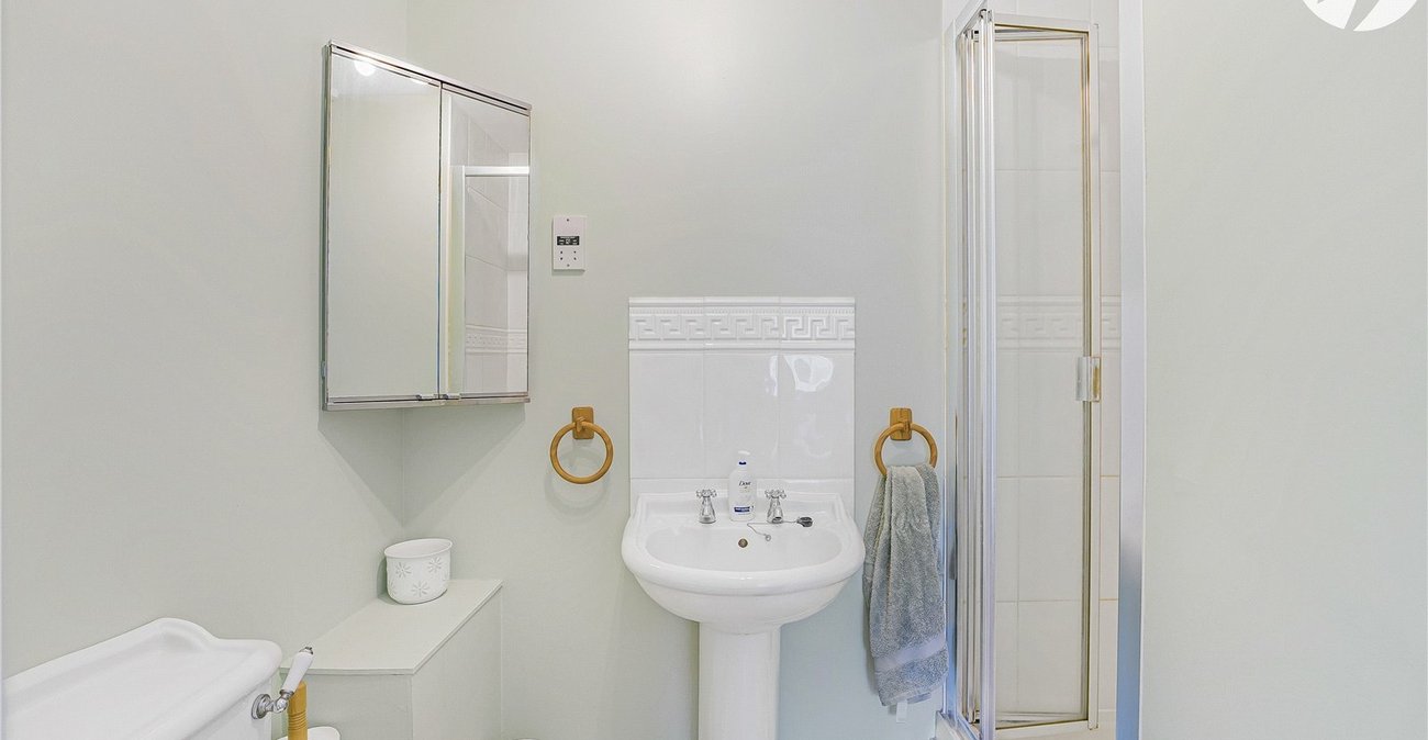 3 bedroom house for sale in Swanscombe | Robinson Jackson