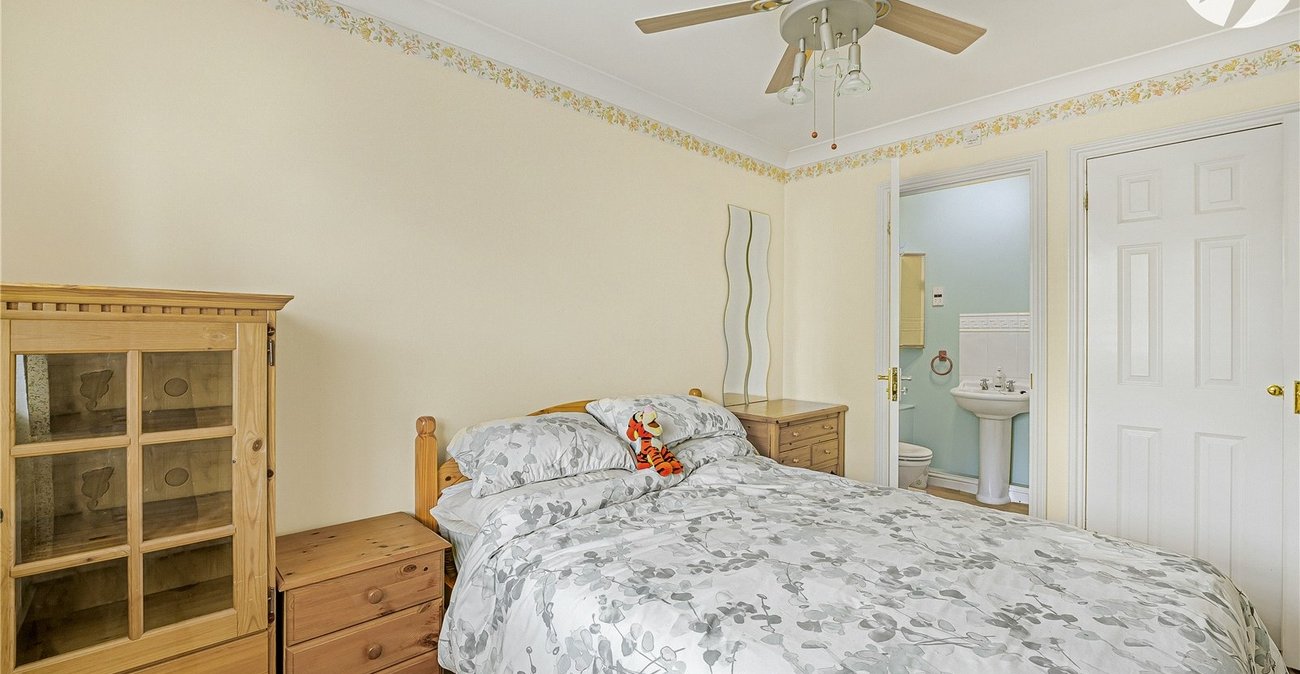 3 bedroom house for sale in Swanscombe | Robinson Jackson