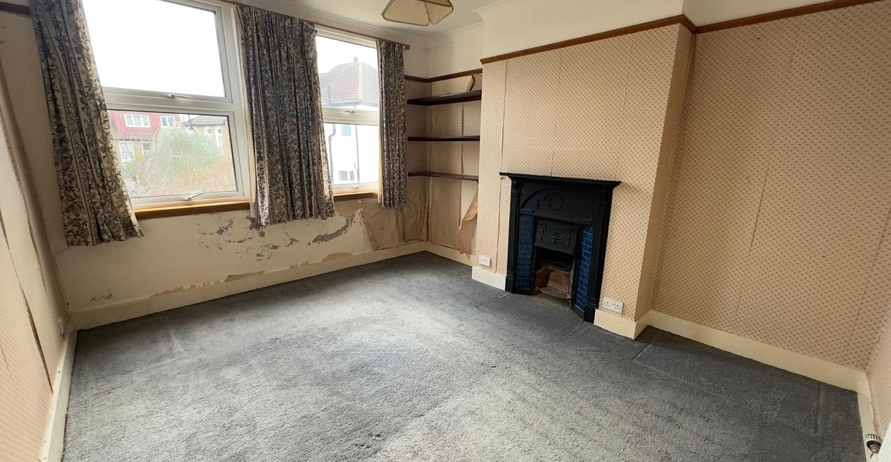 3 bedroom house for sale in London | Robinson Jackson