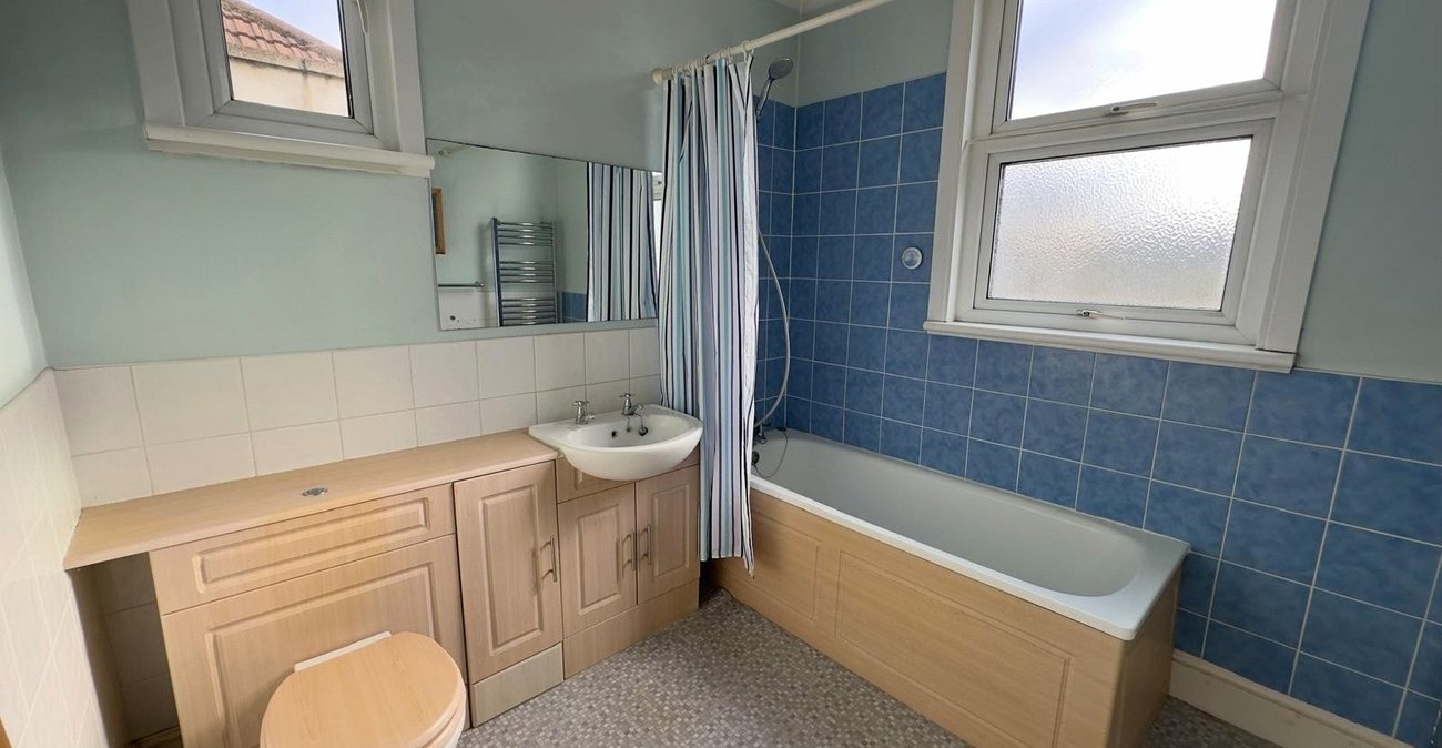 3 bedroom house for sale in London | Robinson Jackson