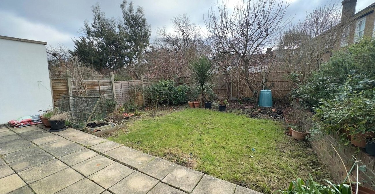 3 bedroom house for sale in London | Robinson Jackson