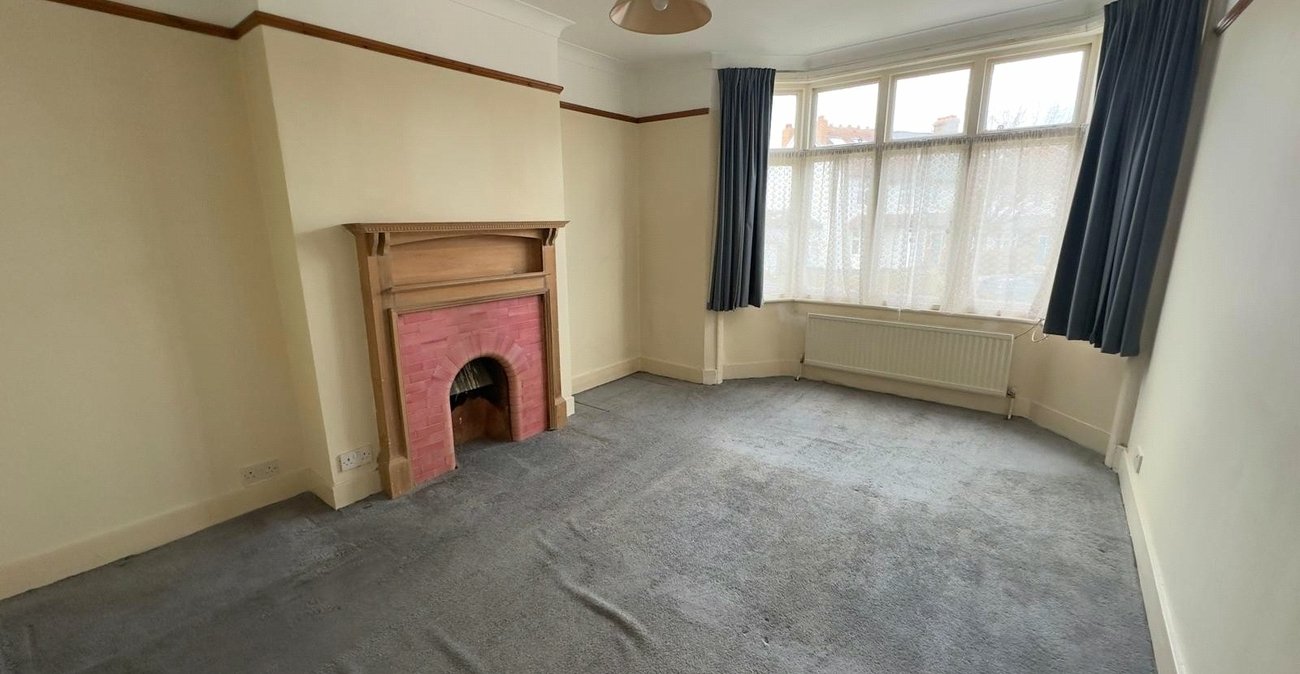 3 bedroom house for sale in London | Robinson Jackson