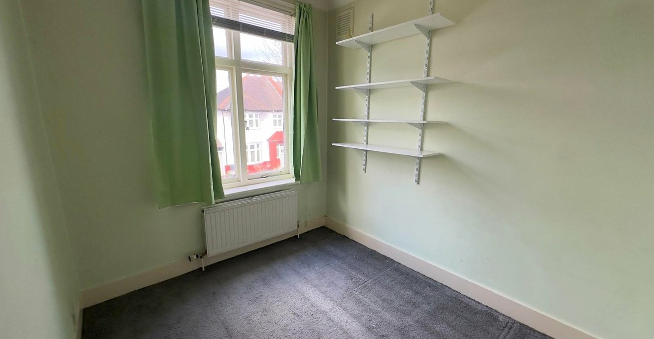 3 bedroom house for sale in London | Robinson Jackson