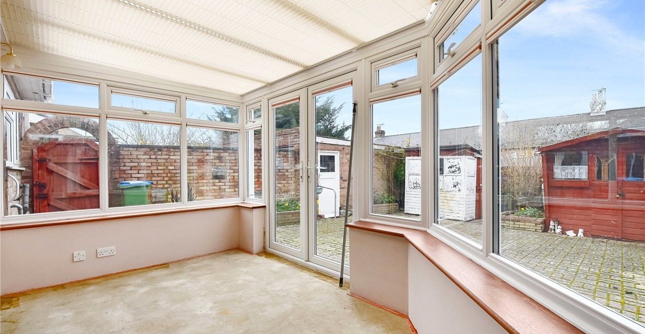 2 bedroom bungalow for sale in Hextable | Robinson Jackson