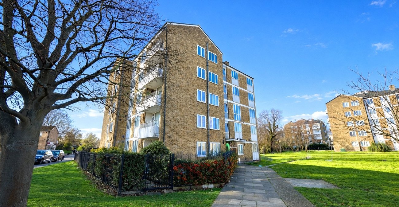 2 bedroom property for sale in London | Robinson Jackson