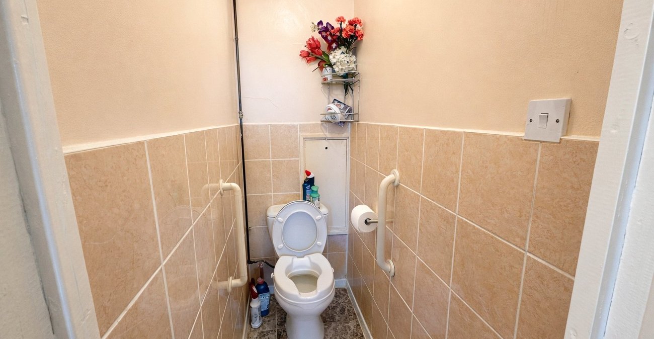 2 bedroom property for sale in London | Robinson Jackson