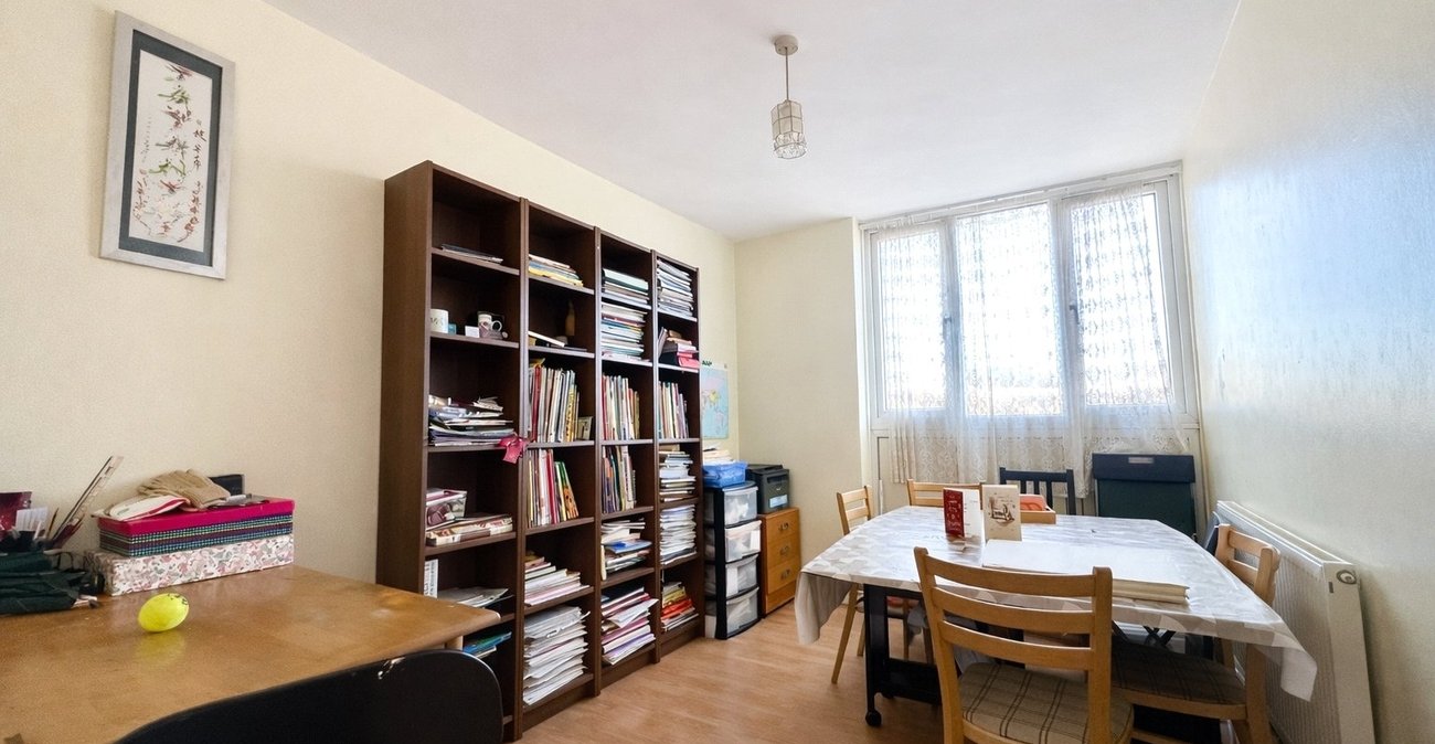2 bedroom property for sale in London | Robinson Jackson