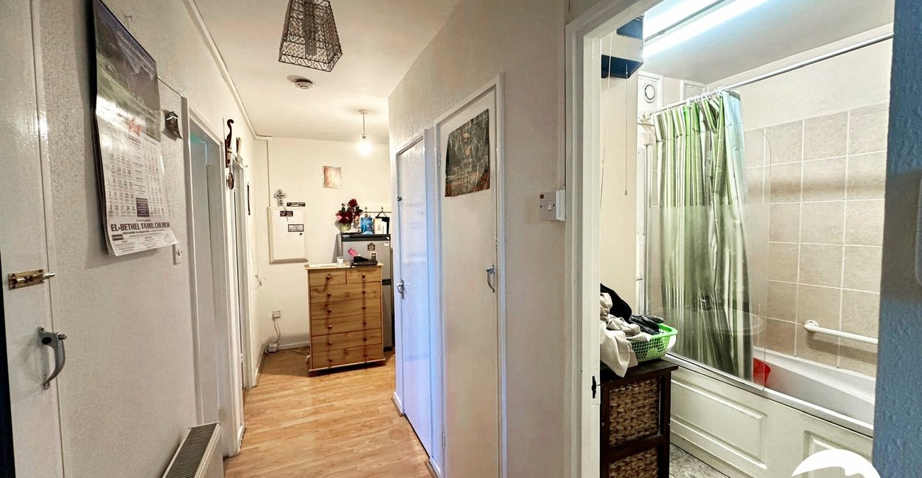 2 bedroom property for sale in London | Robinson Jackson