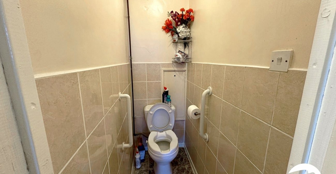 2 bedroom property for sale in London | Robinson Jackson