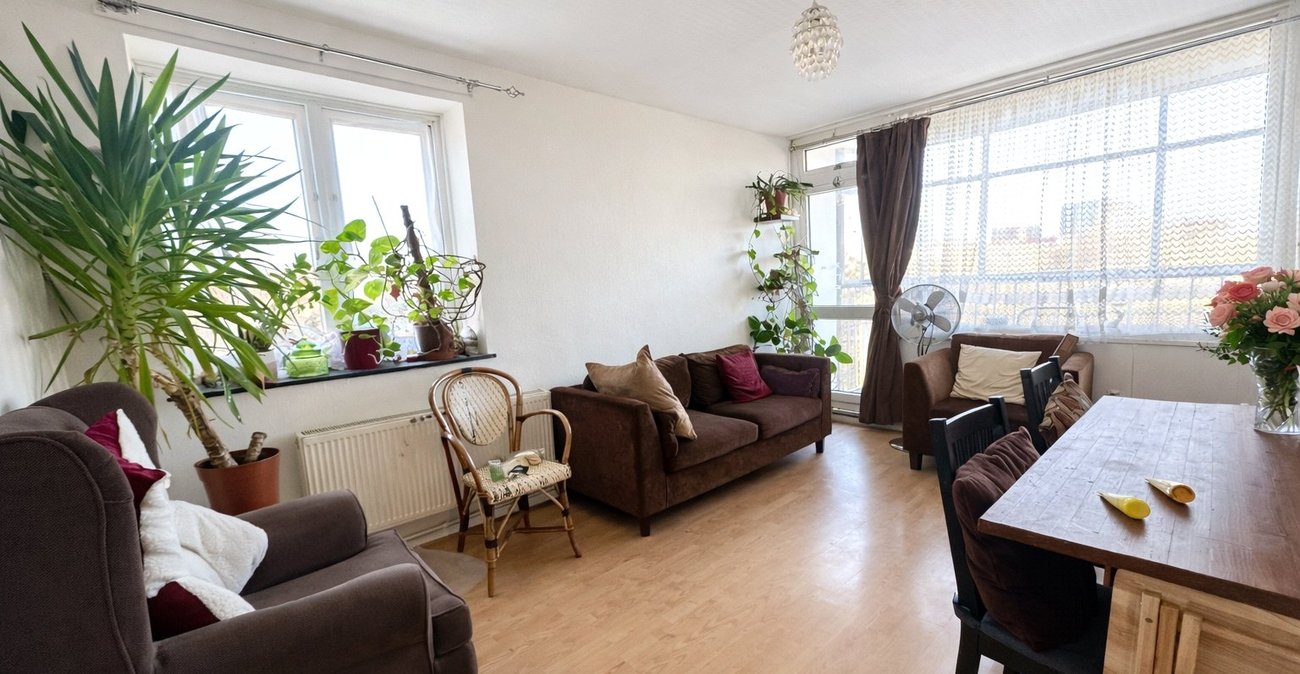 2 bedroom property for sale in London | Robinson Jackson