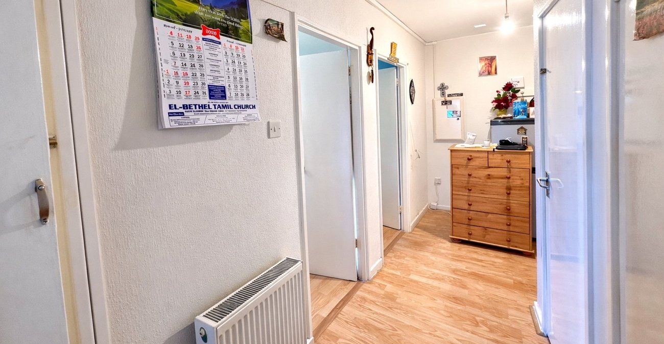 2 bedroom property for sale in London | Robinson Jackson