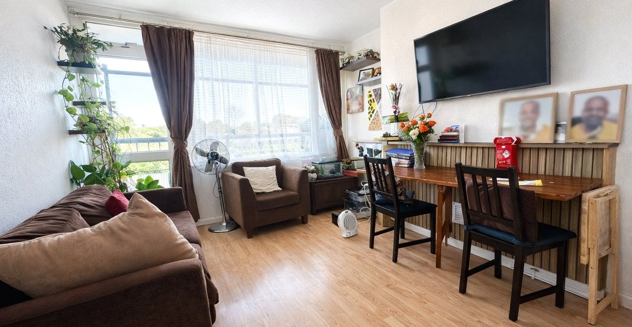 2 bedroom property for sale in London | Robinson Jackson