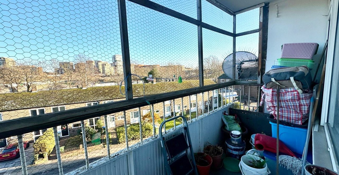 2 bedroom property for sale in London | Robinson Jackson