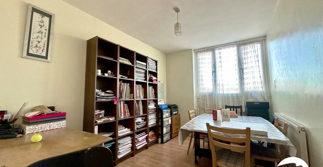 2 bedroom property for sale in London | Robinson Jackson