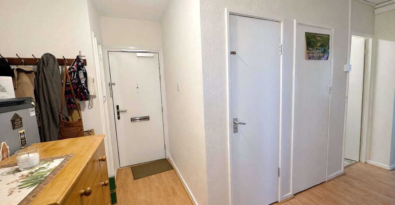 2 bedroom property for sale in London | Robinson Jackson