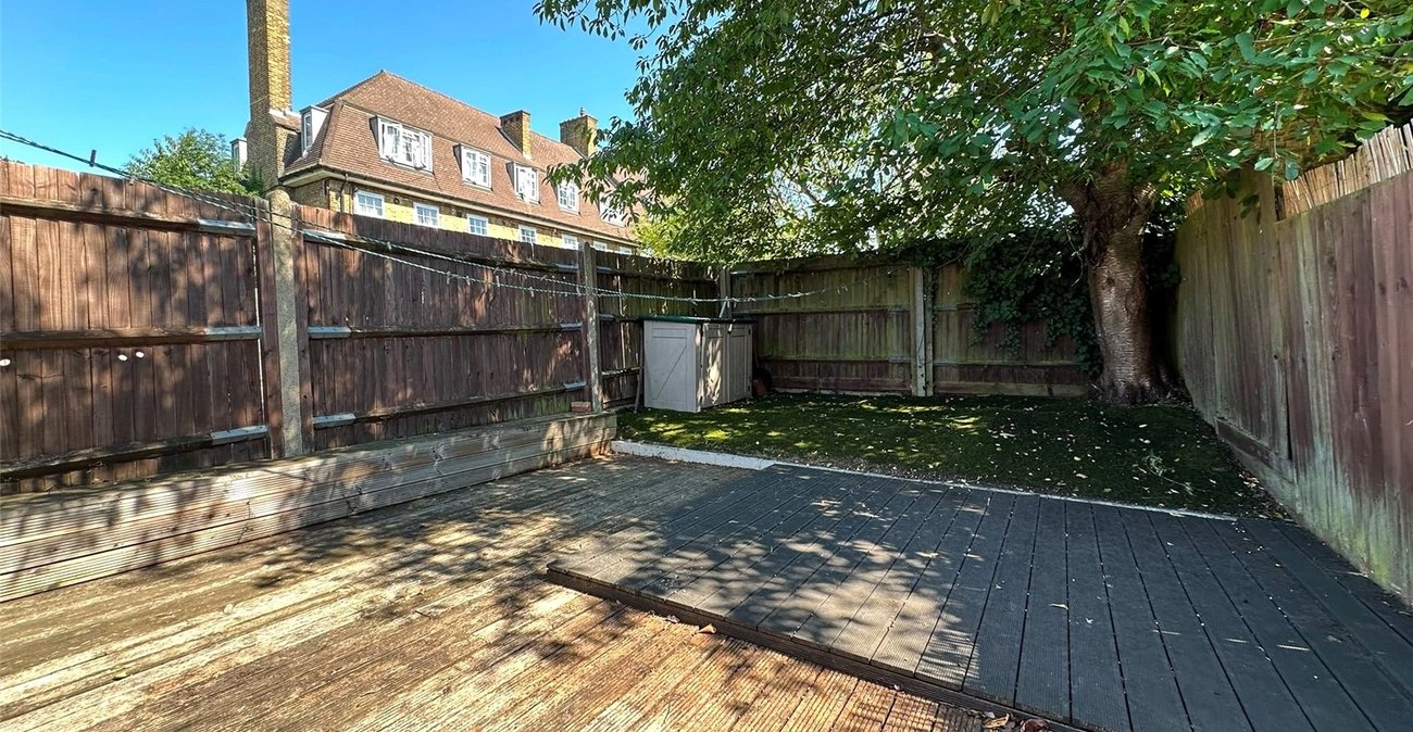 2 bedroom bungalow for sale in London | Robinson Jackson