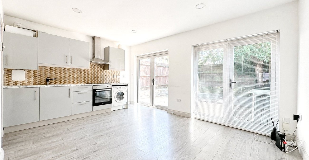 2 bedroom bungalow for sale in London | Robinson Jackson