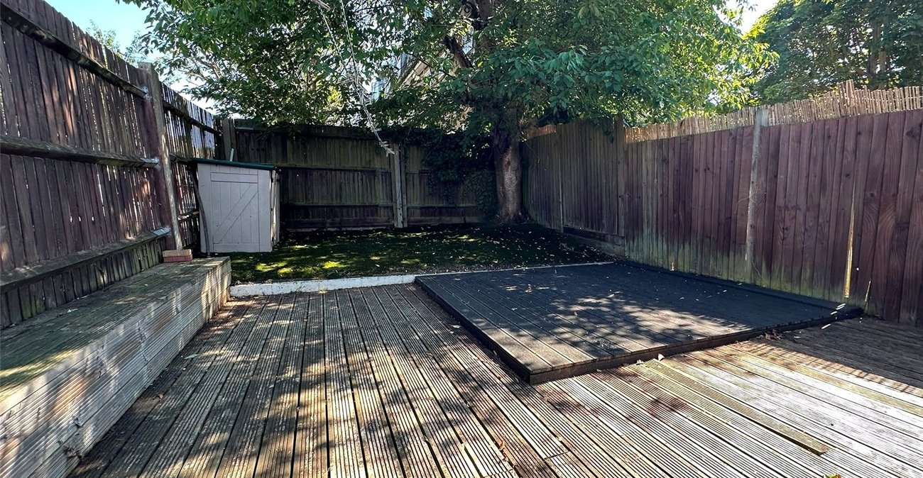 2 bedroom bungalow for sale in London | Robinson Jackson