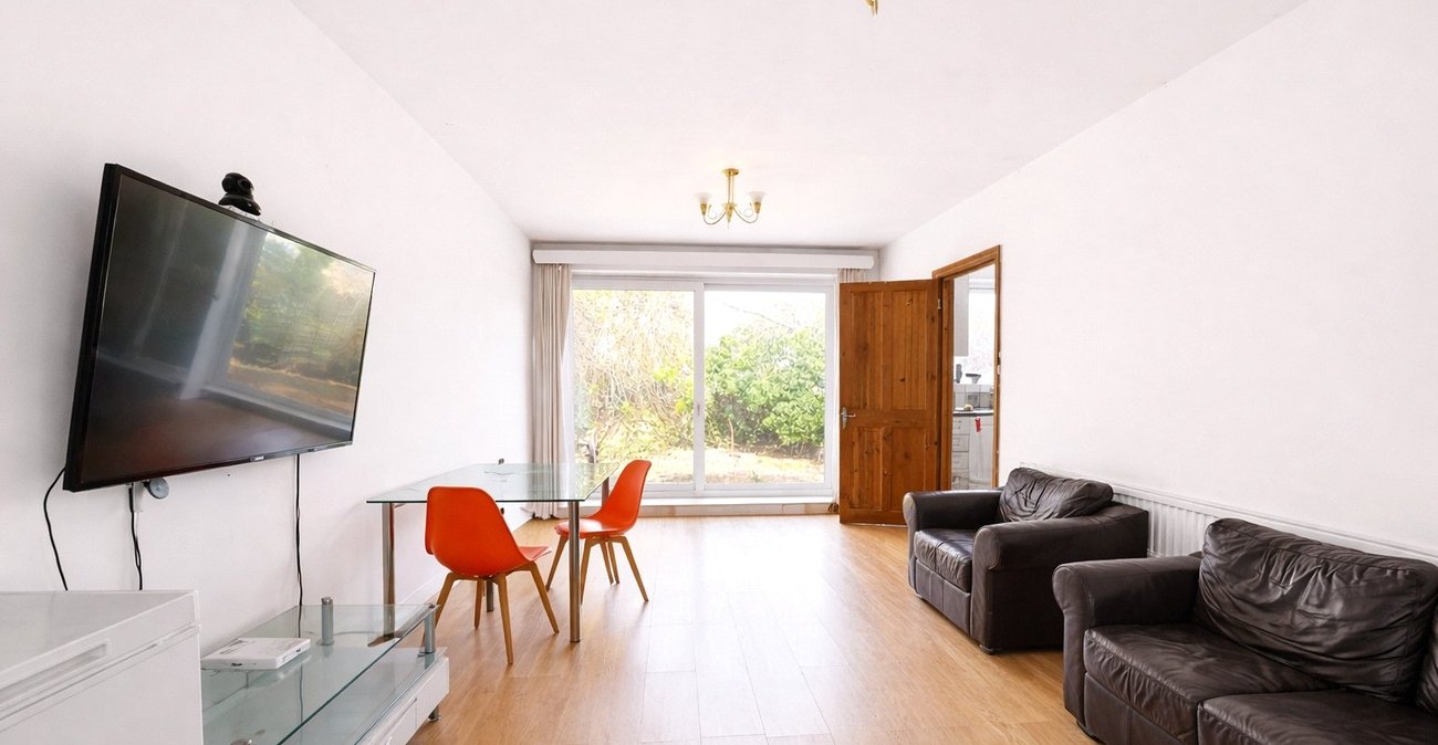 4 bedroom house for sale in London | Robinson Jackson