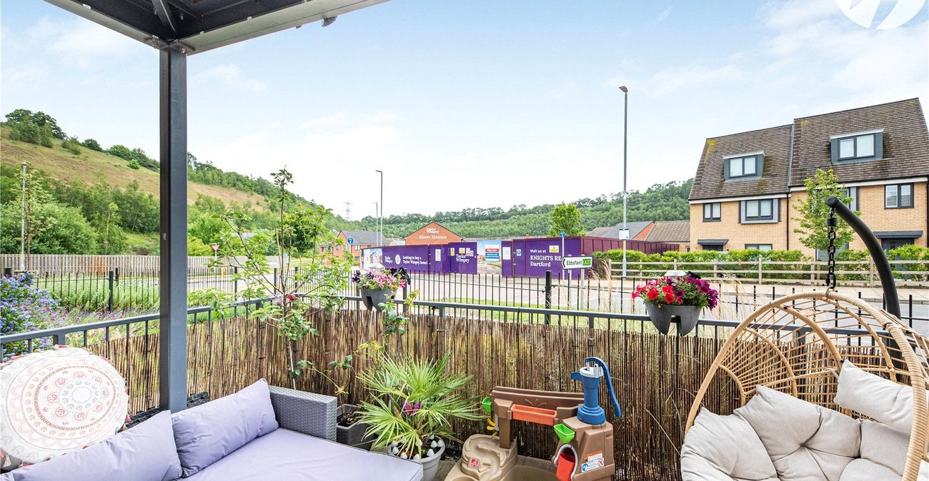 1 bedroom property for sale in Castle Hill | Robinson Jackson