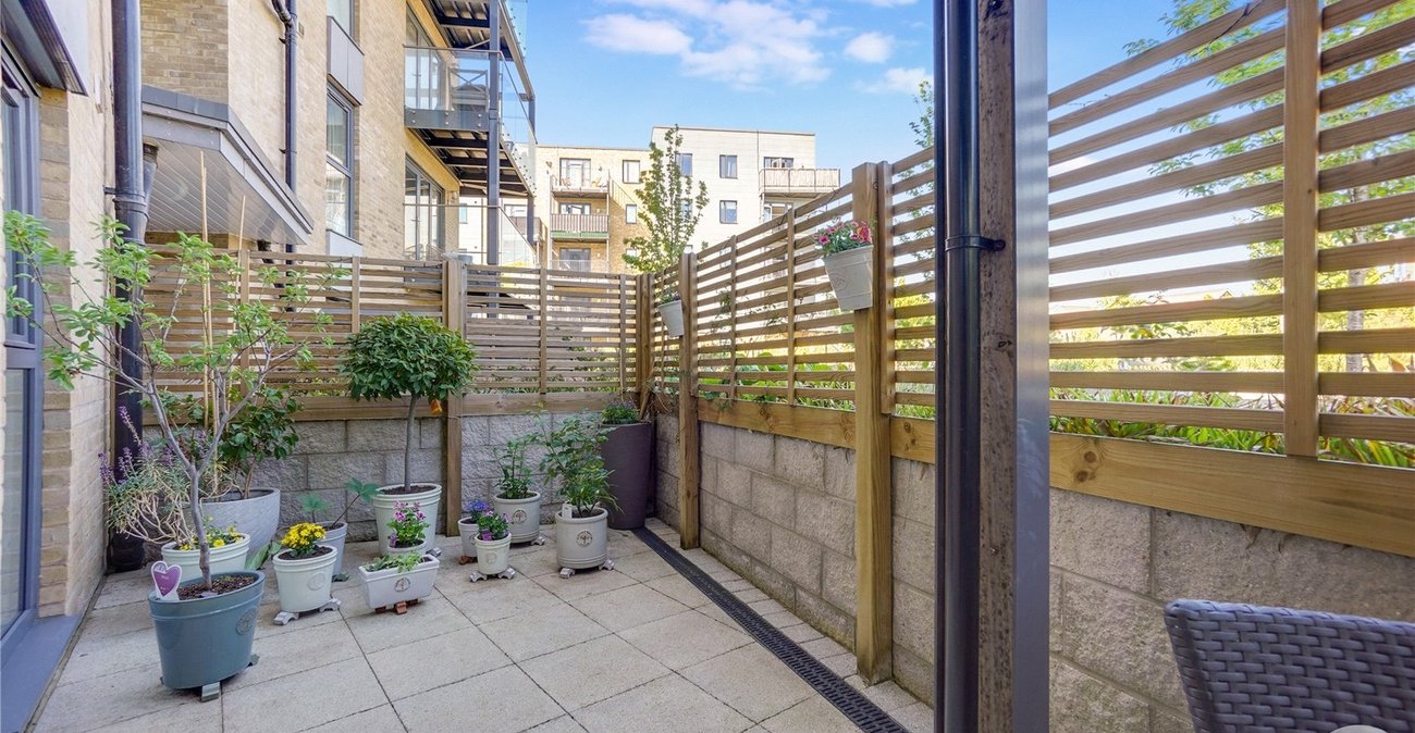 2 bedroom property for sale in Castle Hill | Robinson Jackson