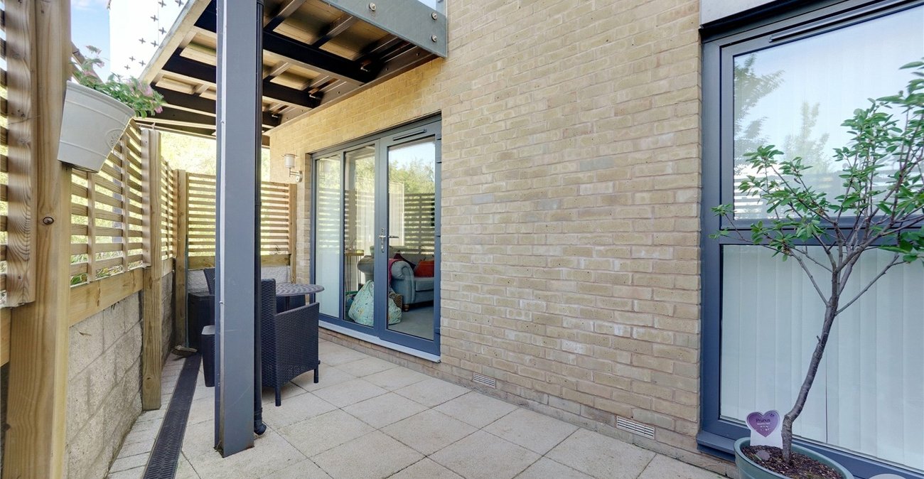 2 bedroom property for sale in Castle Hill | Robinson Jackson