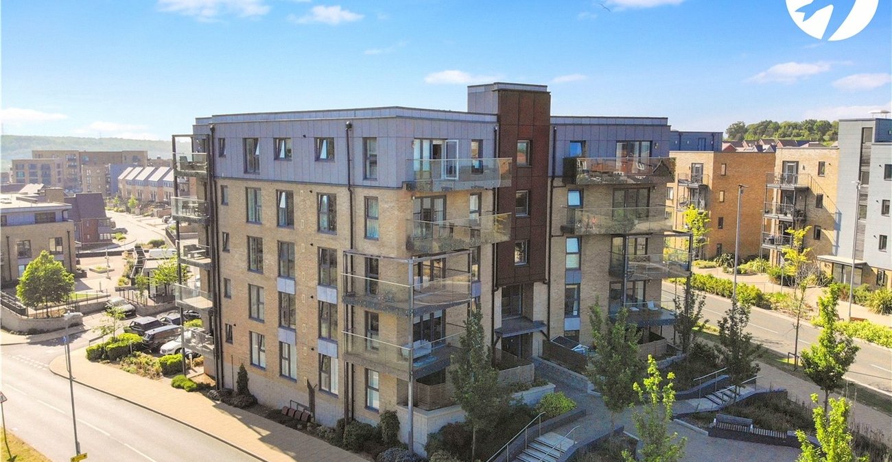 2 bedroom property for sale in Castle Hill | Robinson Jackson