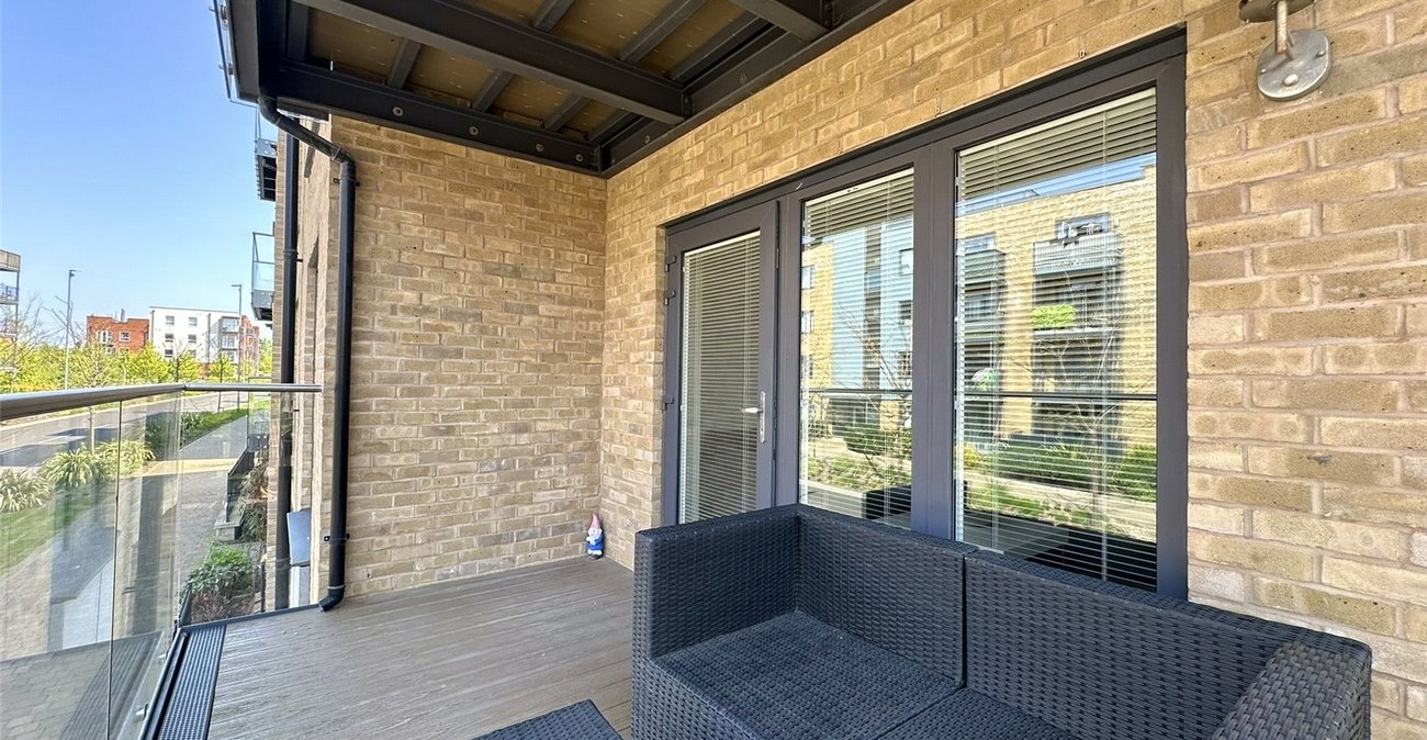 2 bedroom property for sale in Castle Hill | Robinson Jackson