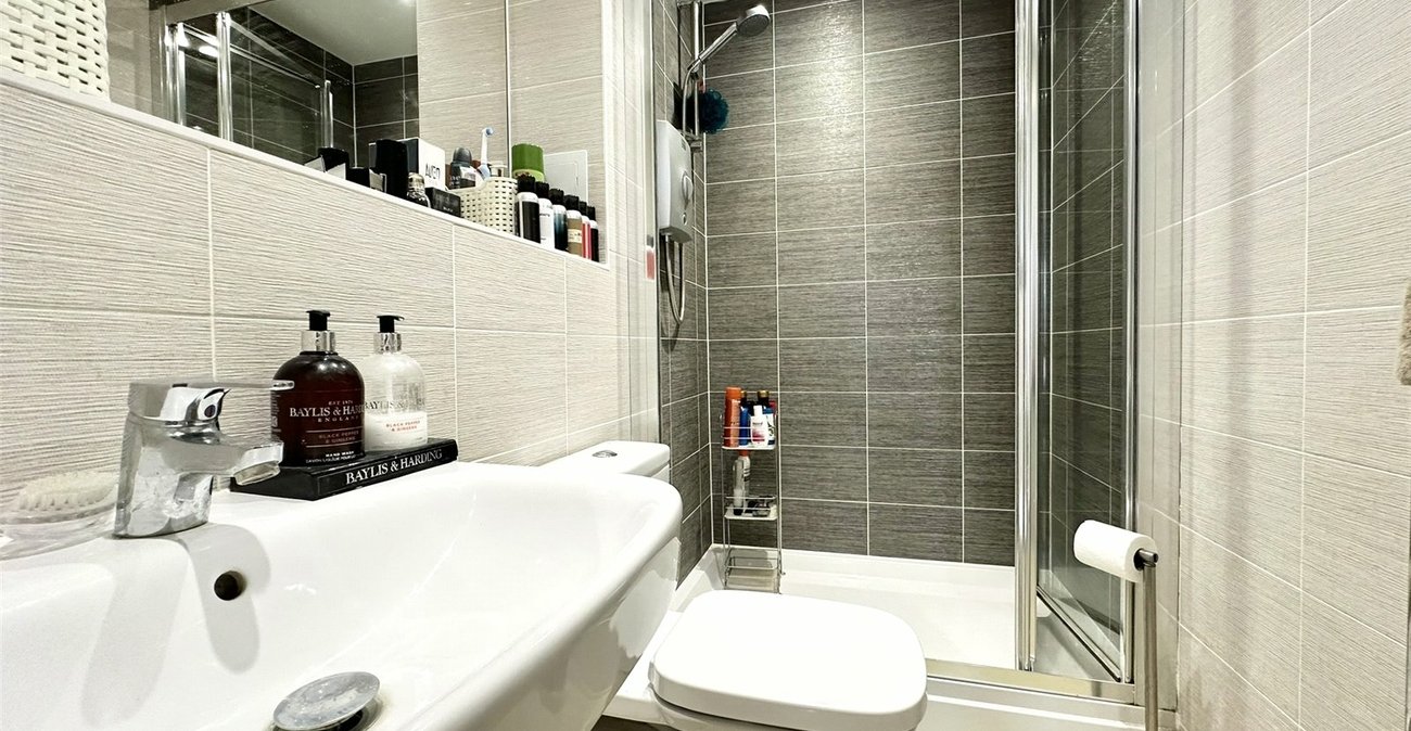 2 bedroom property for sale in Castle Hill | Robinson Jackson