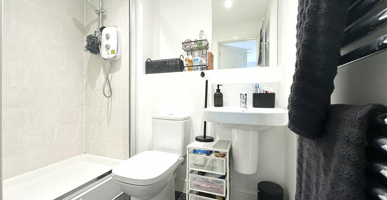 2 bedroom property for sale in Castle Hill | Robinson Jackson