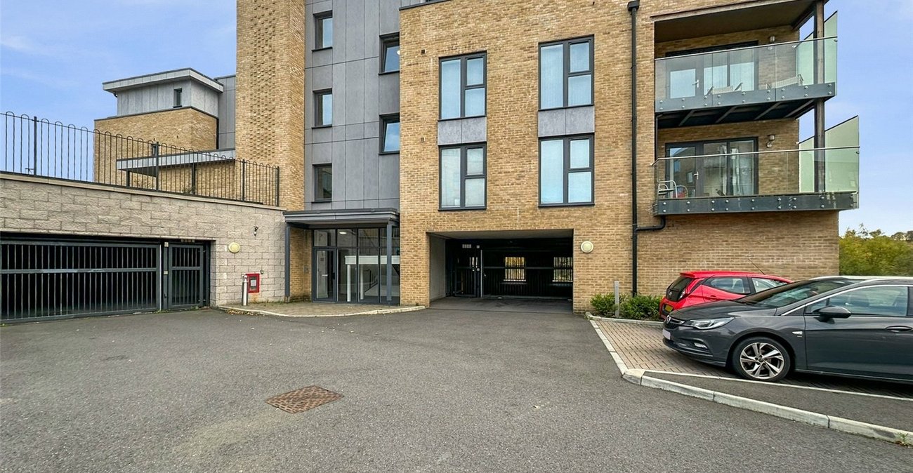 2 bedroom property for sale in Castle Hill | Robinson Jackson