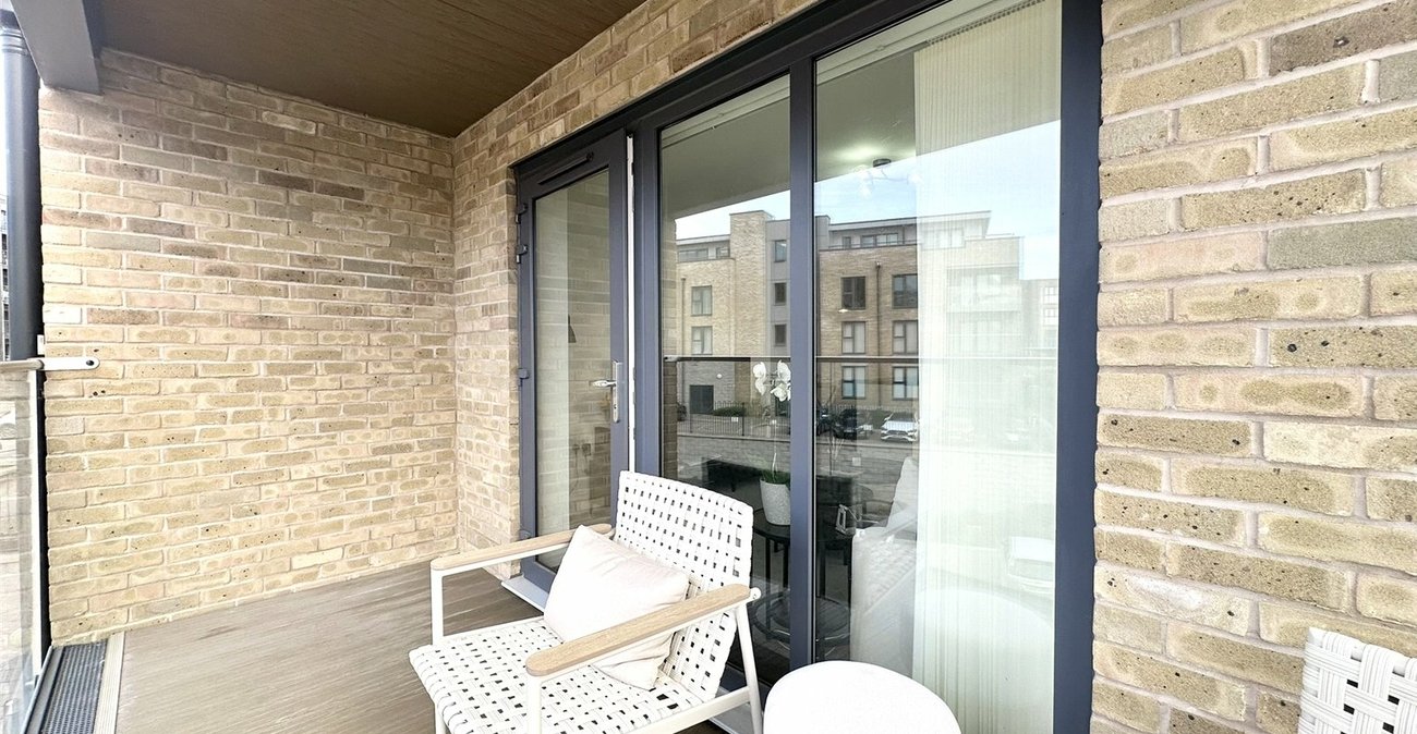 2 bedroom property for sale in Castle Hill | Robinson Jackson