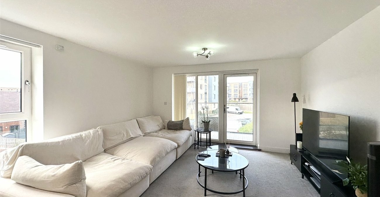 2 bedroom property for sale in Castle Hill | Robinson Jackson