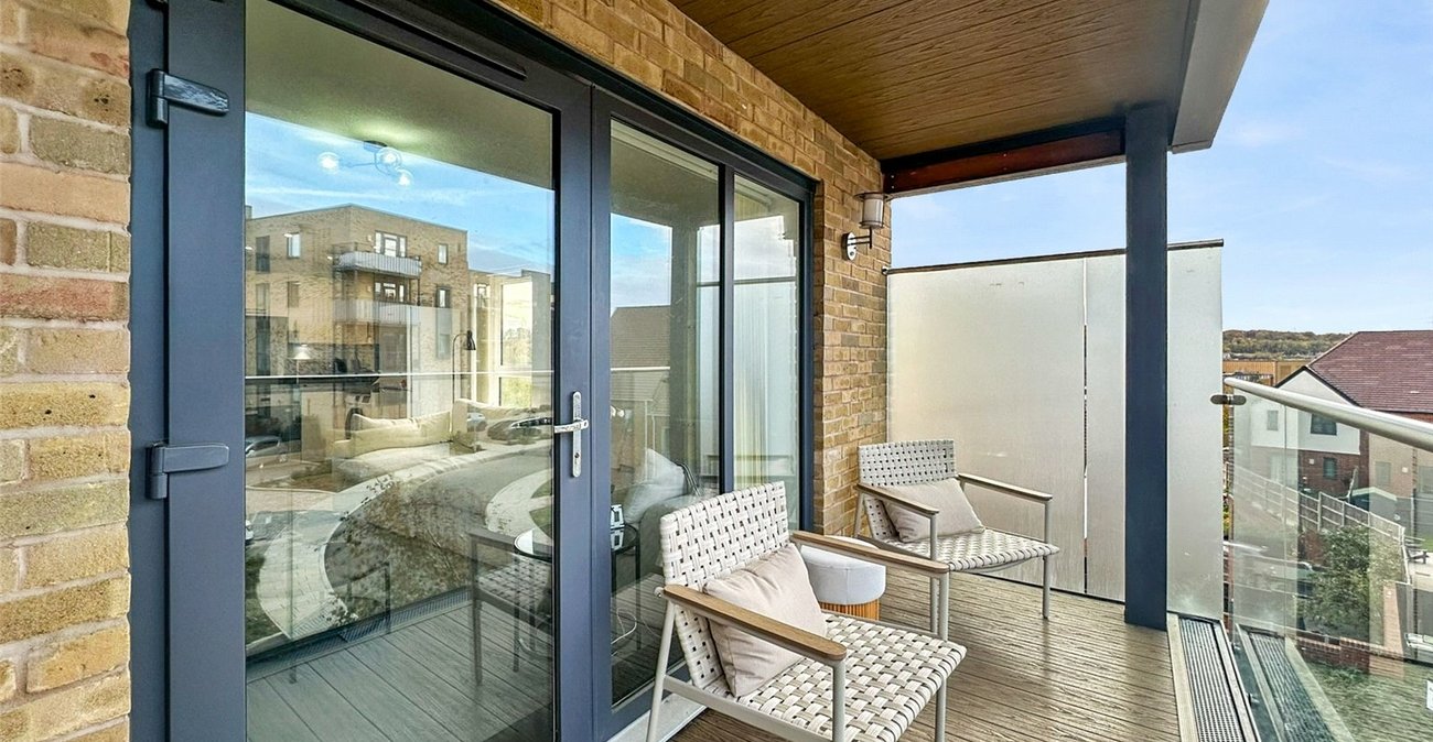 2 bedroom property for sale in Castle Hill | Robinson Jackson