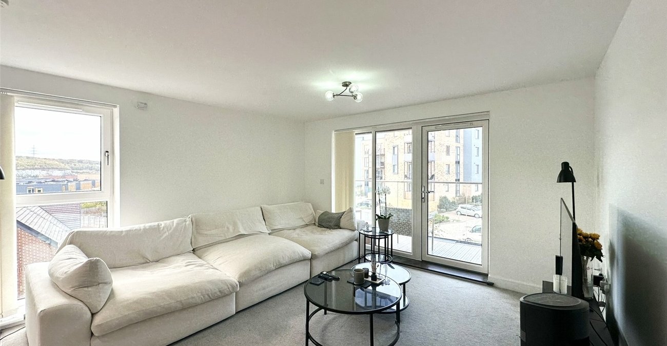 2 bedroom property for sale in Castle Hill | Robinson Jackson