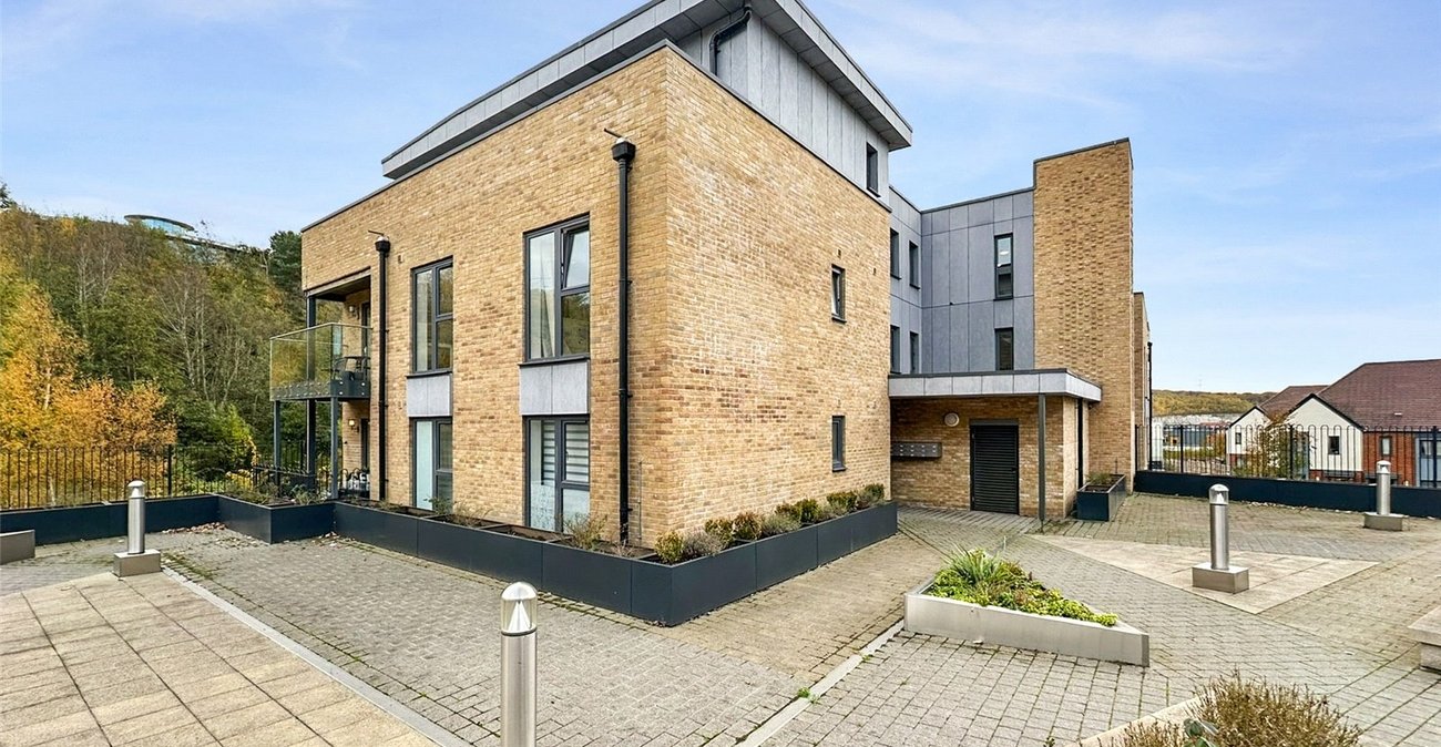 2 bedroom property for sale in Castle Hill | Robinson Jackson