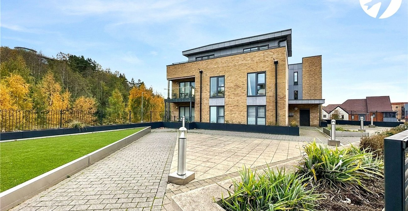 2 bedroom property for sale in Castle Hill | Robinson Jackson