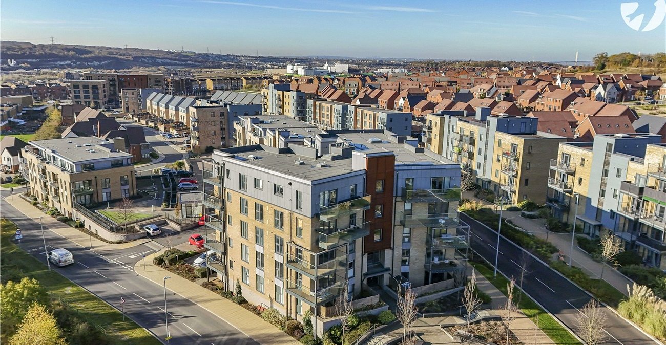 2 bedroom property for sale in Castle Hill | Robinson Jackson